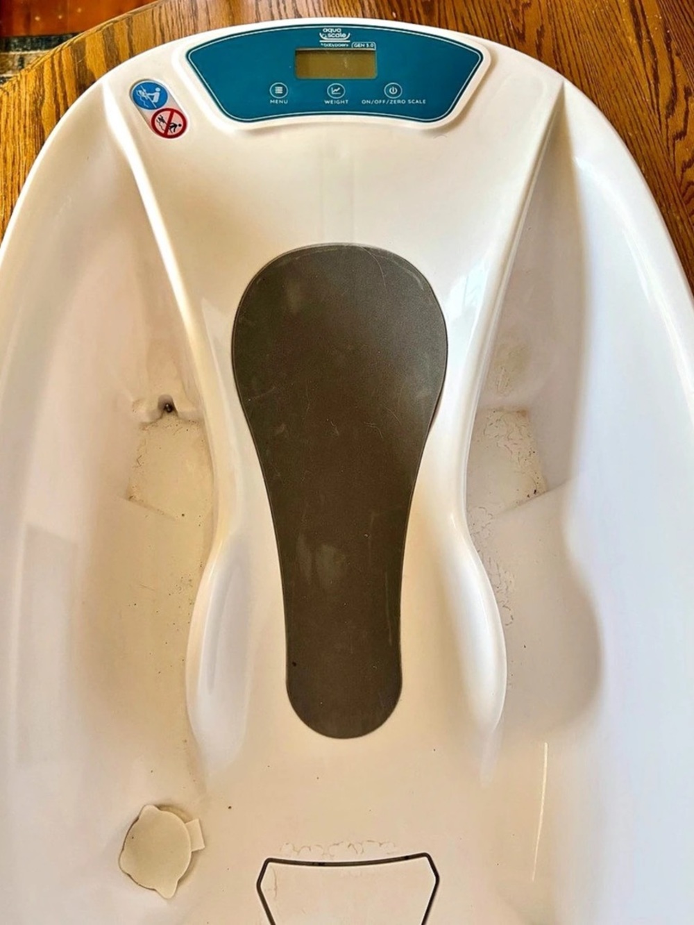 Baby bath tub and scale